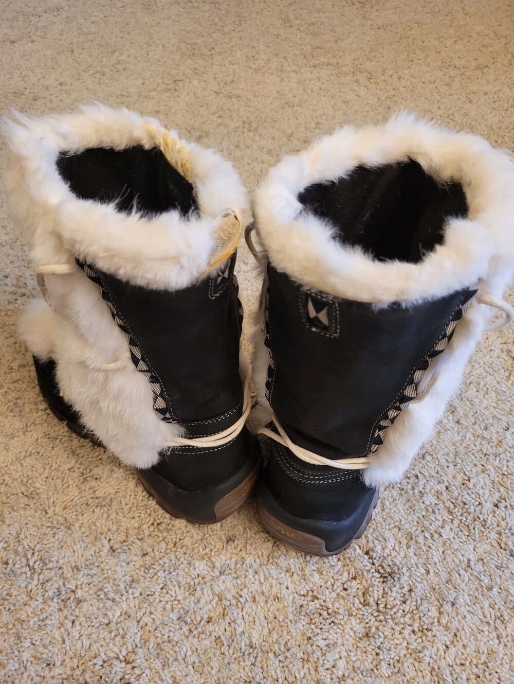 Ulu Black Suede &  Real Fur In A Cream Color waterproof Winter Boots 8 1/2 - Picture 7 of 8
